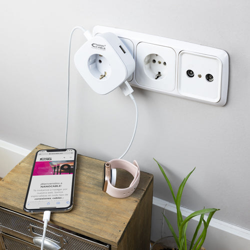 Cargador USB Nanocable Con Enchufe Integrado